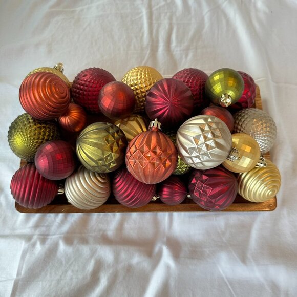 30ct Textured Gold, Silver, Green, Maroon and Rust Ornaments - Picture 8 of 14